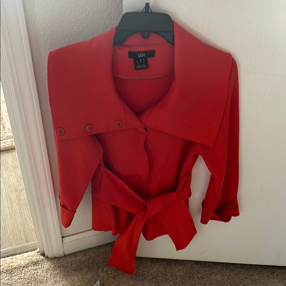 LUII belted jacket can also be worn as a blouse.